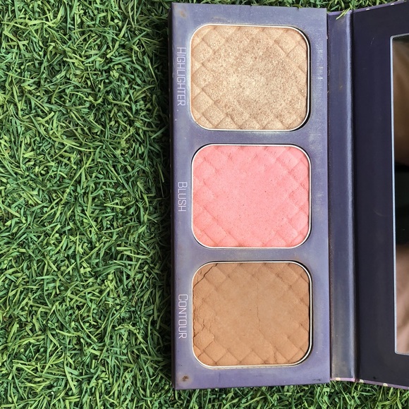 Forever52 x Leena Bhushan pallete - Picture 2 of 4